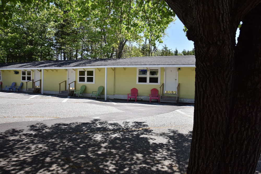 Robbins Motel 25/30