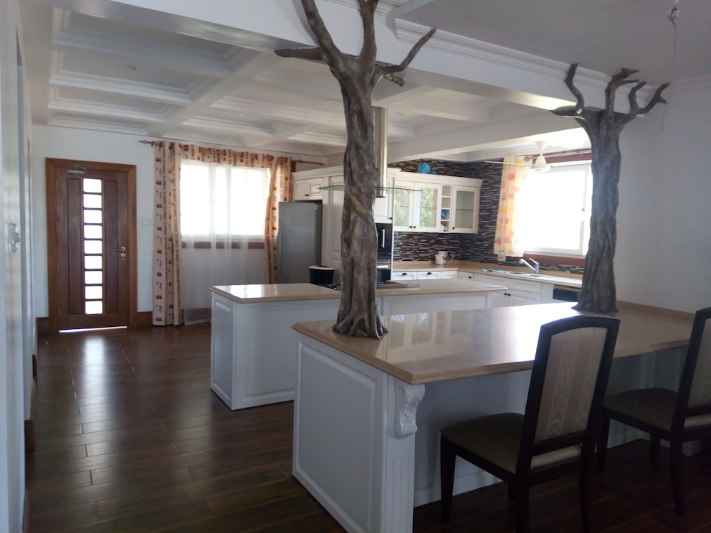 Queens Chateau Boutique Villa 32/50