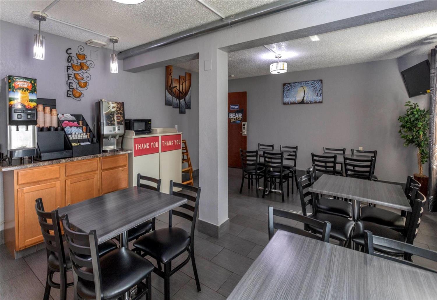 Travelodge By Wyndham Muskegon 4/8