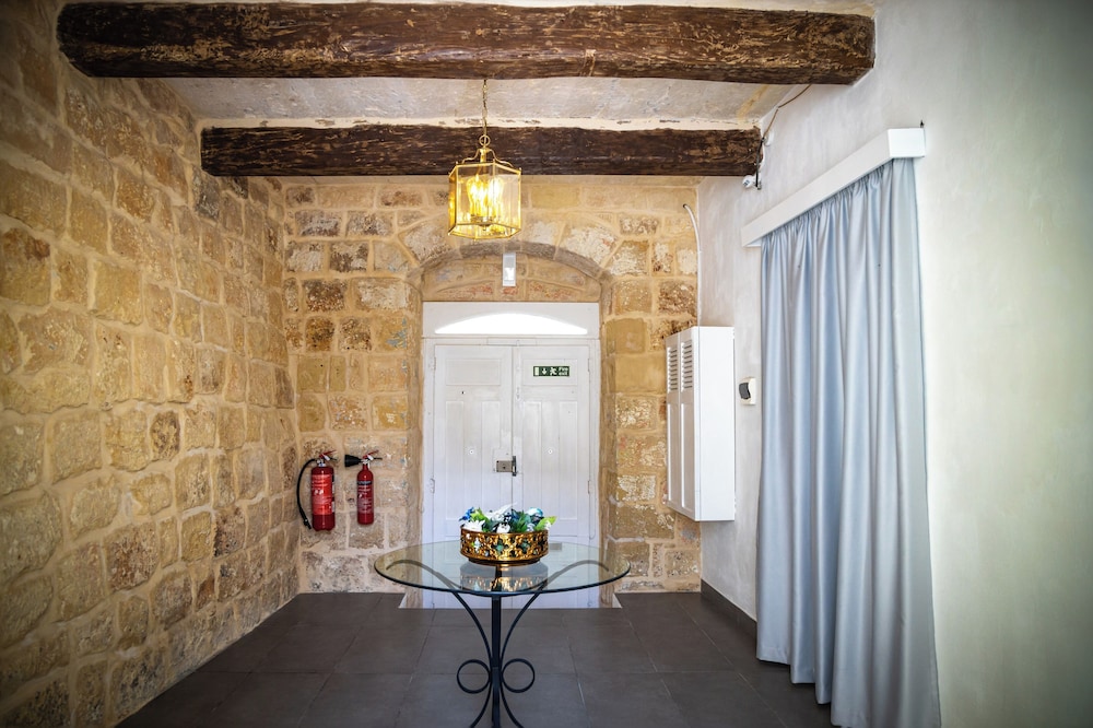Lemon Tree Bed & Breakfast 5/30