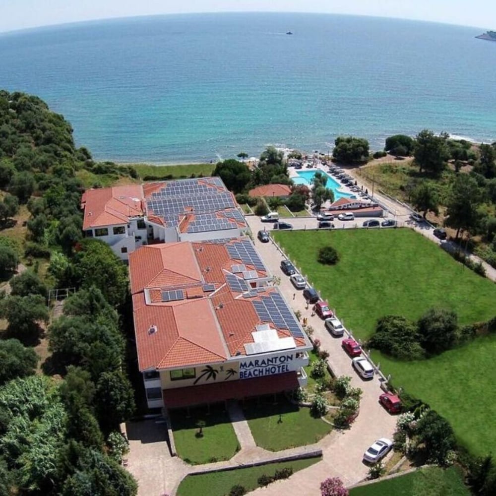 Maranton Beach Hotel 52/55
