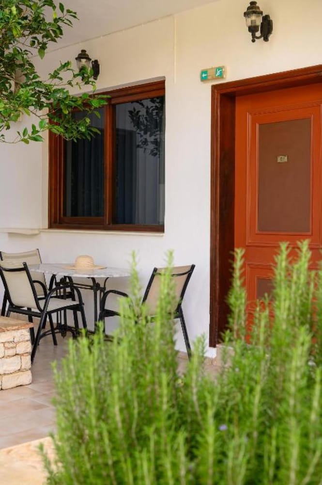 Anthos Apartments in Agios Vasileios
