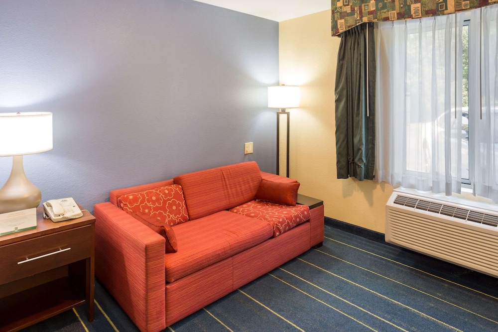 Quality Inn Lebanon, NH 20/37