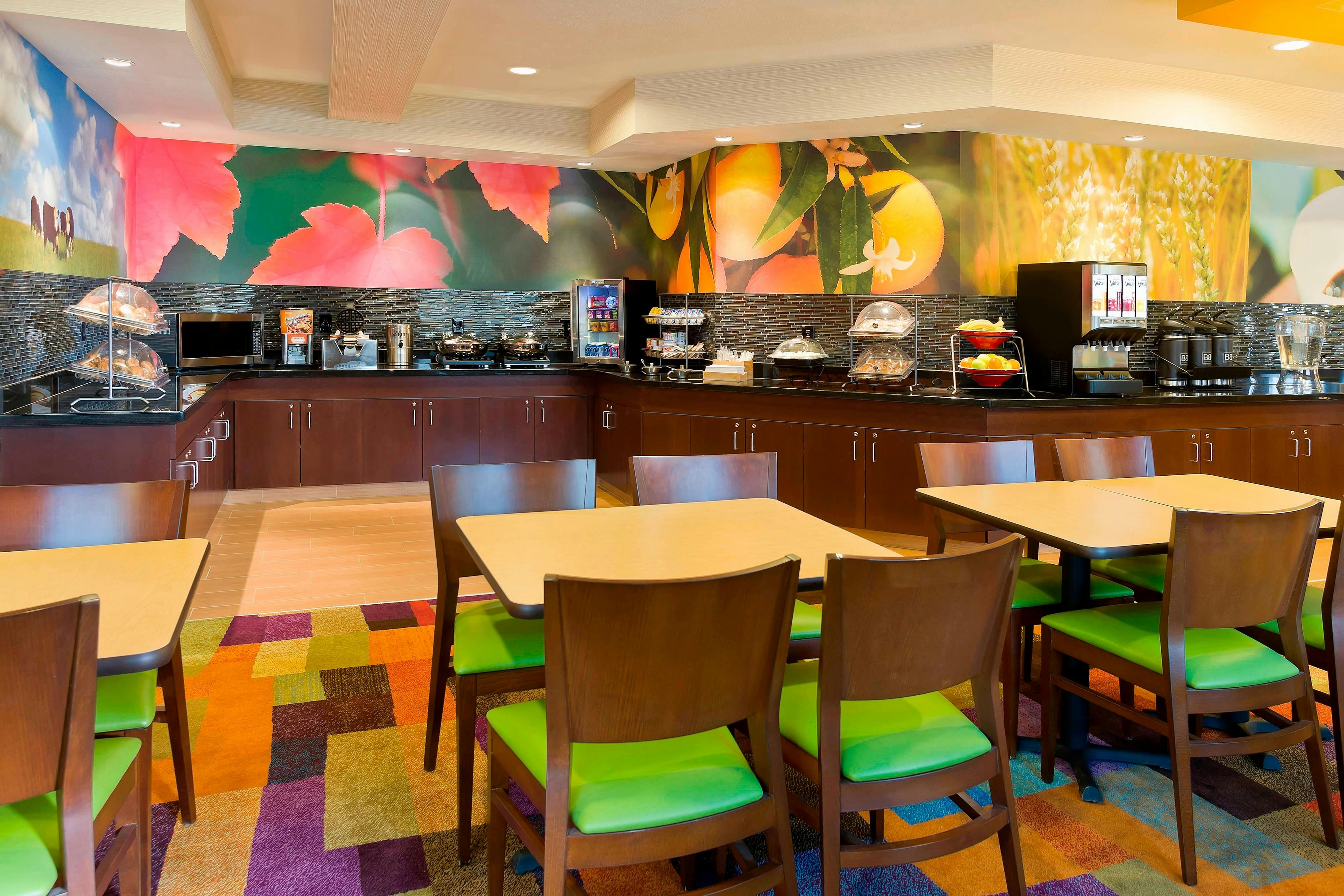 Fairfield Inn Suites Lexington Keeneland Airport 16/21