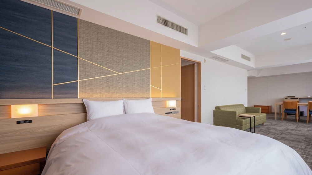 LUXURY, SUITE, KING BED