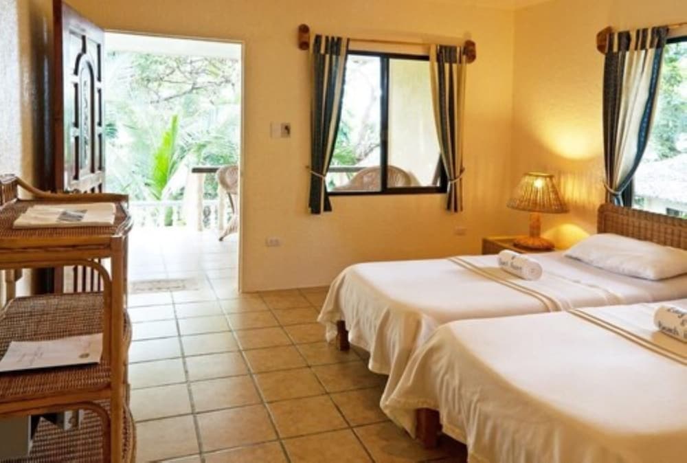 Deluxe, Bungalow, Twin Beds, Easy Diving And Beach Resort 2/3