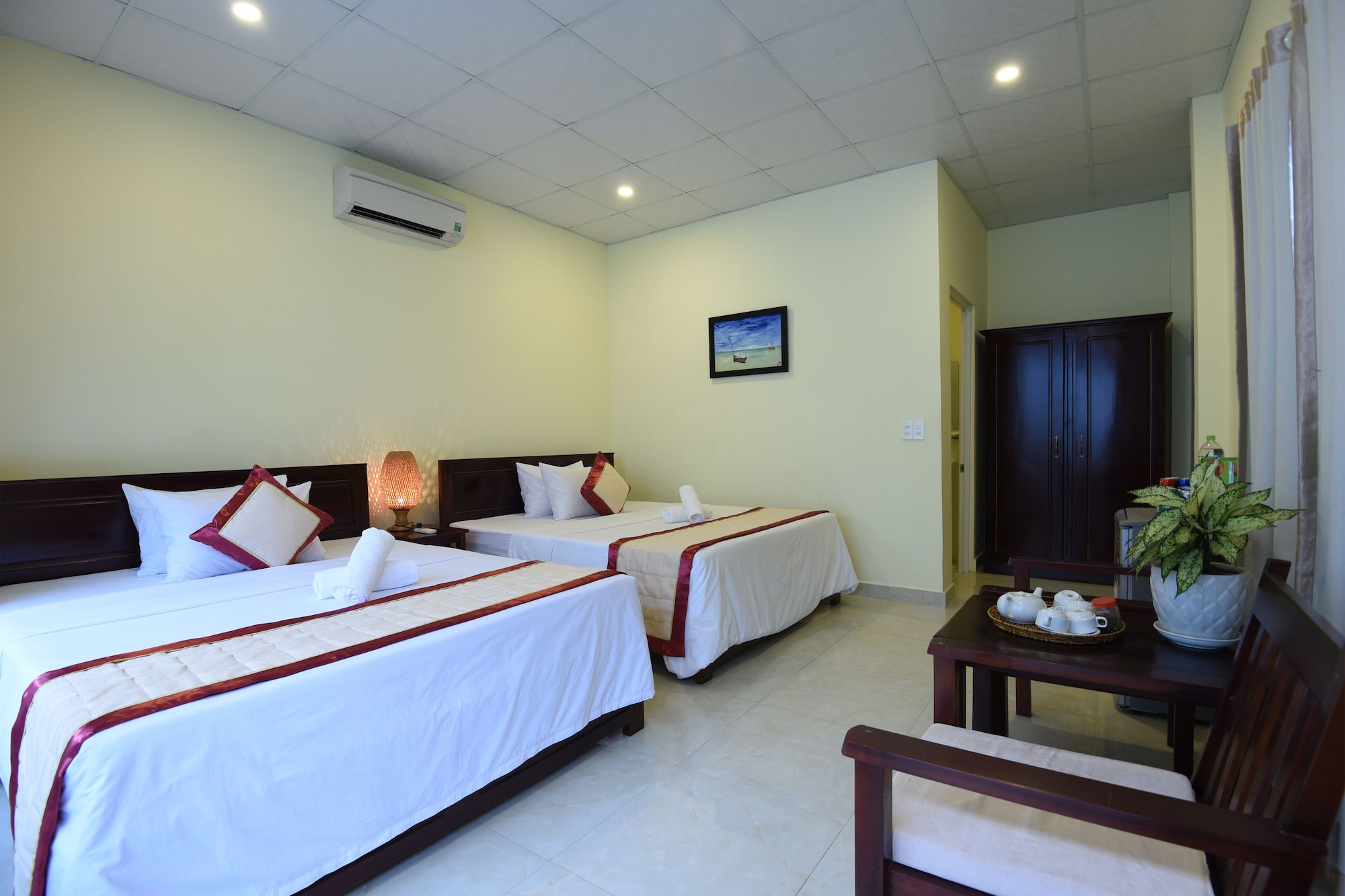 BUNGALOW, TWIN BEDS