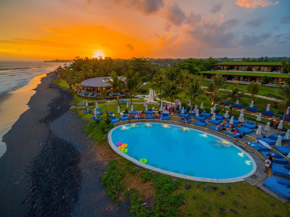 Hotel Komune and Beach Club Bali 68/71