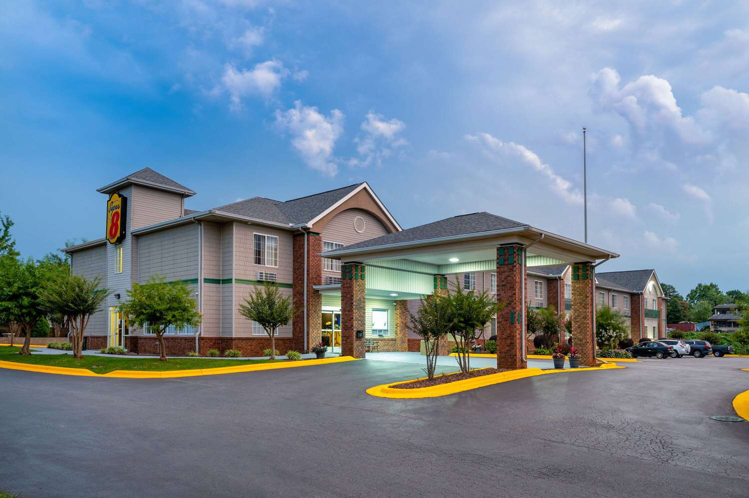 Super 8 By Wyndham Salisbury 24/34
