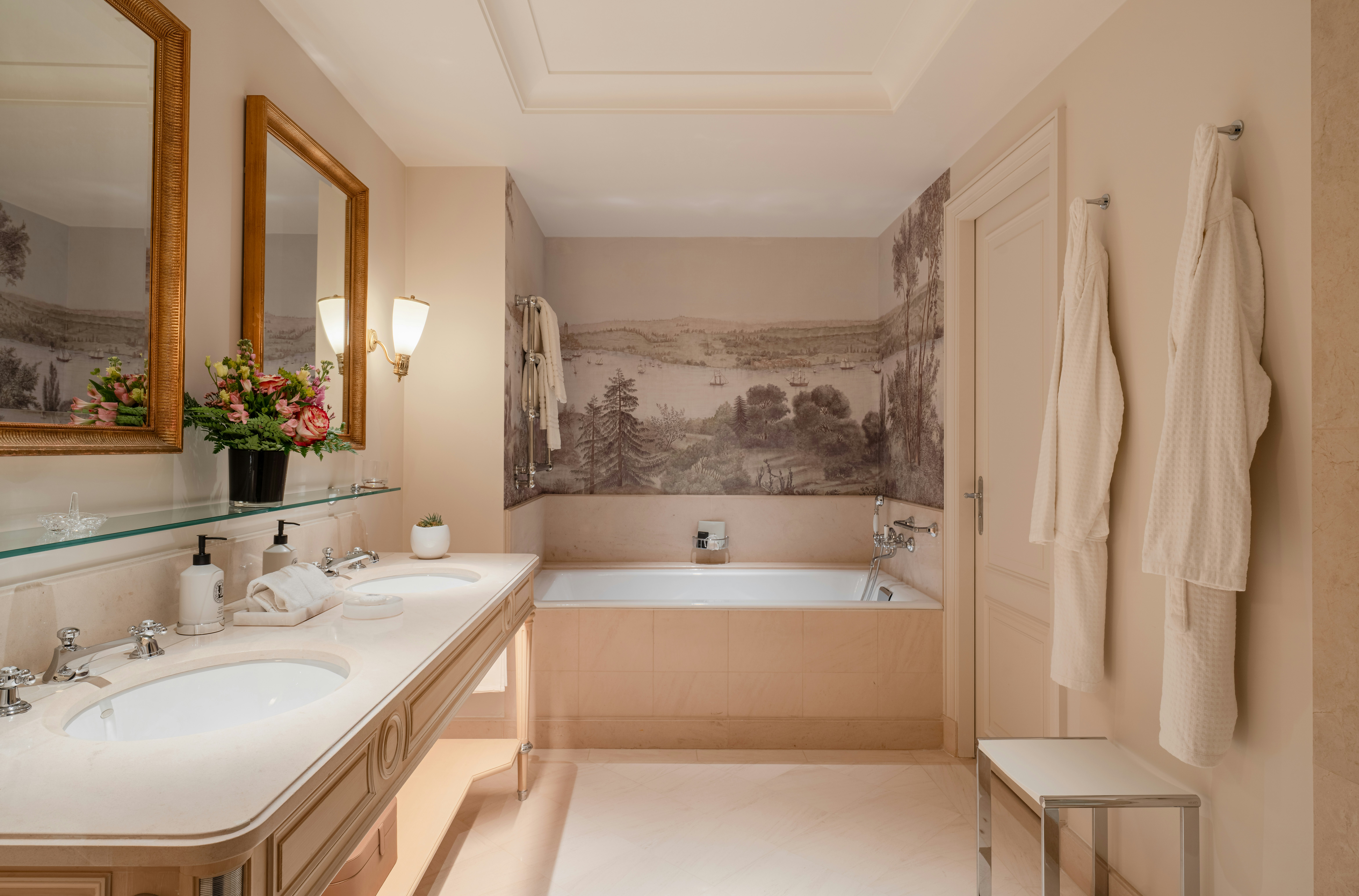 Four Seasons Hotel Des Bergues Geneva 82/83