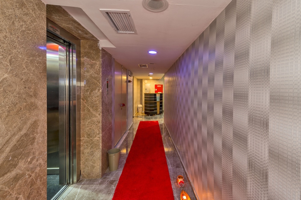Grand Pamir Hotel 44/50