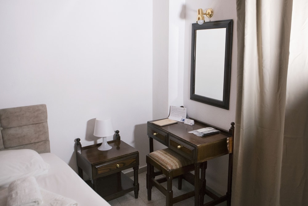 Kastro Hotel 81/100