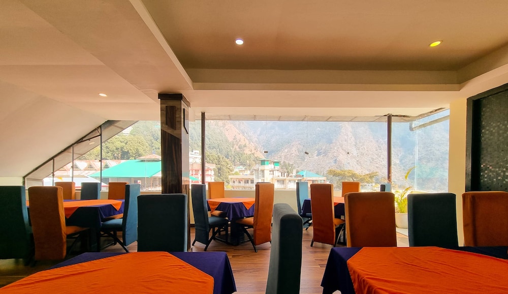 Hotel Triund Heights 40/50