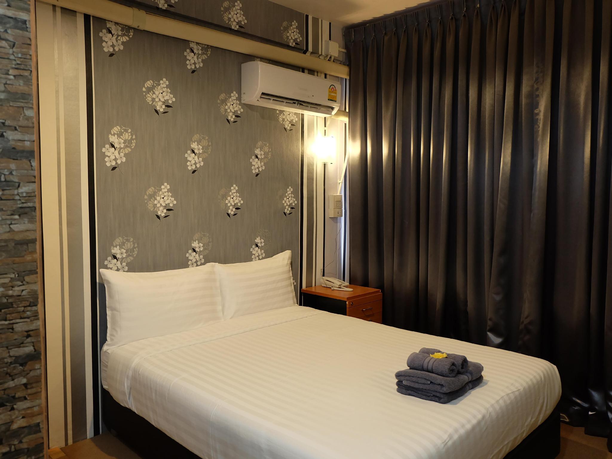 Guest Room, King Bed, Pet Friendly