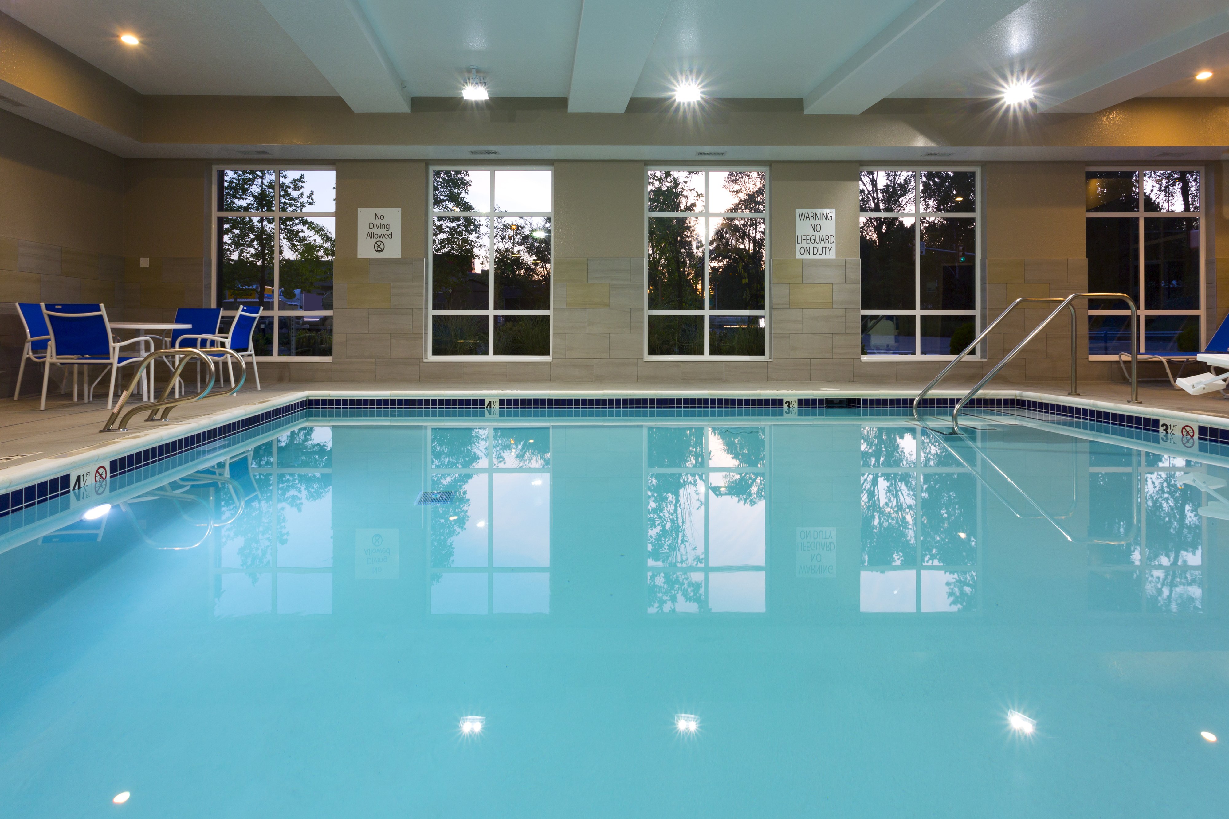 Holiday Inn Express Suites Seattle South Tukwila 39/61