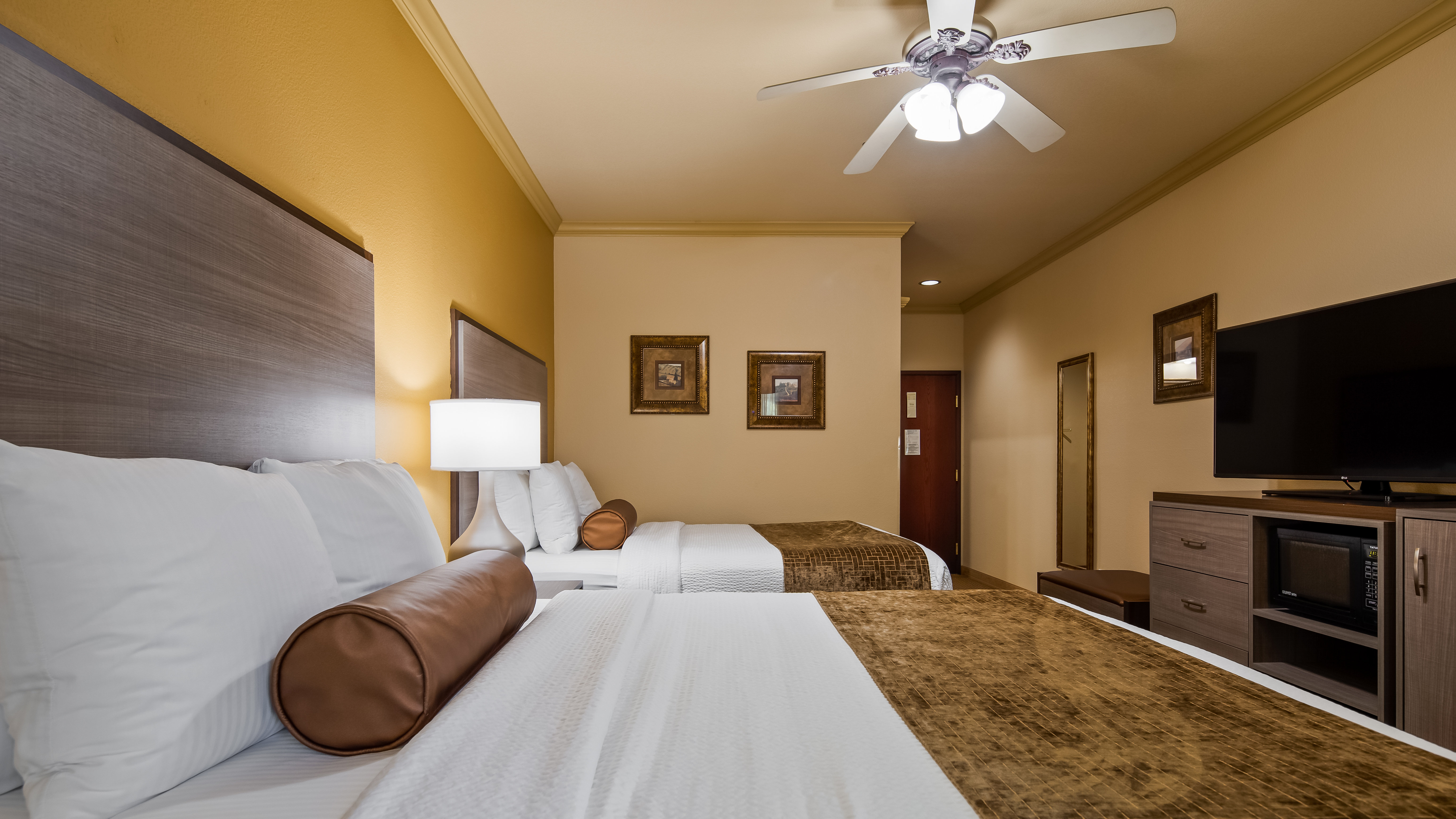 Best Western Plus Crown Colony Inn and Suites 13/59