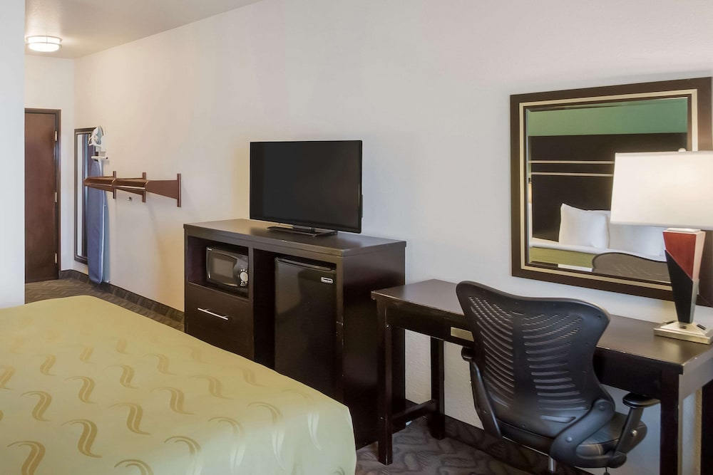 Quality Inn and Suites Airport West 28/57