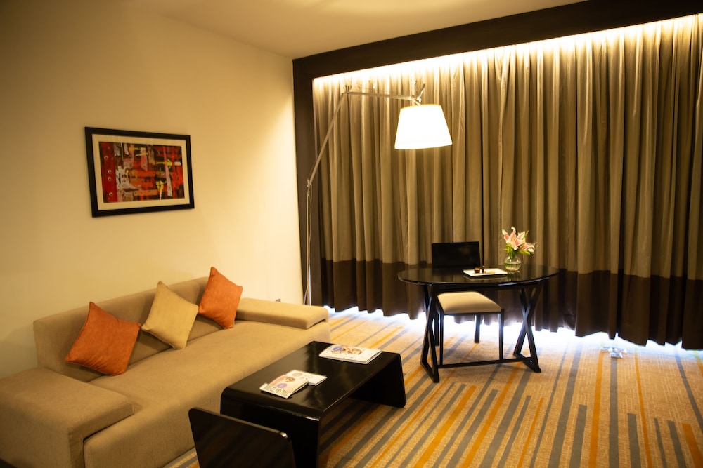 NOVOTEL KOLKATA HOTEL AND RESIDENCES 47/74