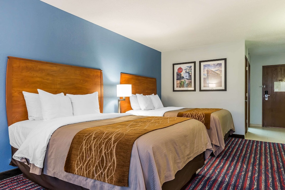 Comfort Inn Alton near I-255 16/47
