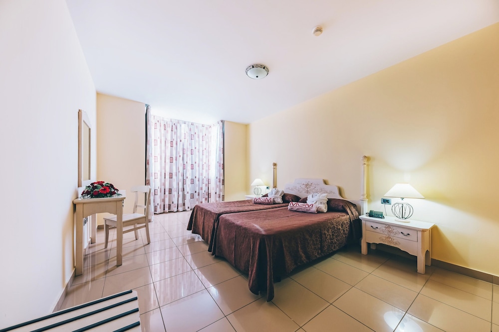 جناح جونيور بسريرين منفصلين مع أريكة، Grand Muthu Golf Plaza Hotel and Spa 3/7