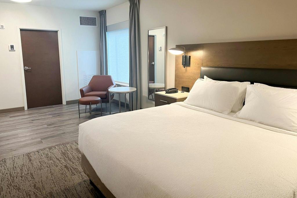 Guest Room, Executive, King Bed