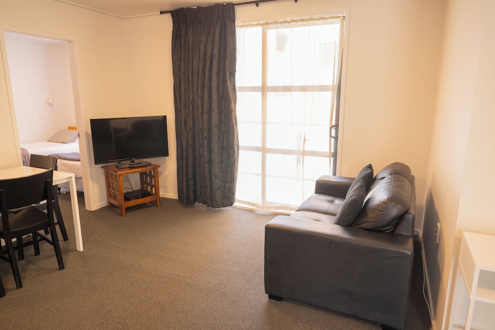 Victoria Court Motor Lodge 41/60