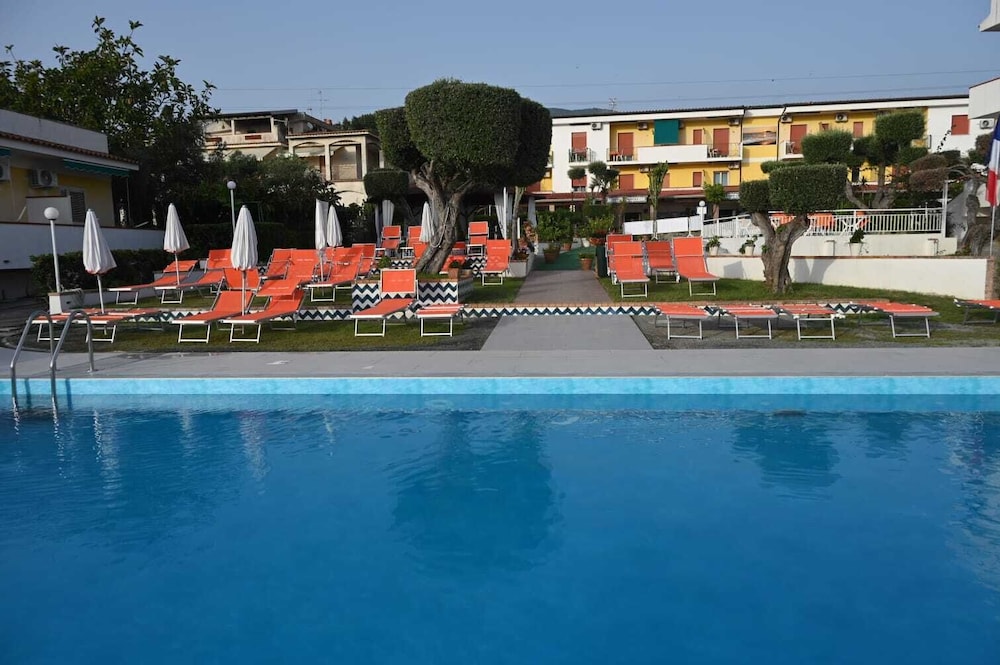 CRISTINA HOTEL 47/50