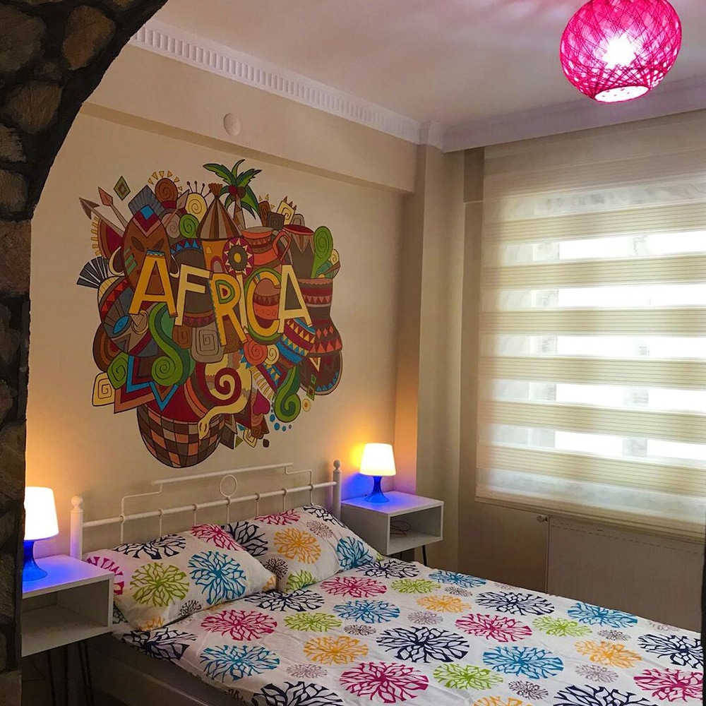 Deeps Hostel 6/32