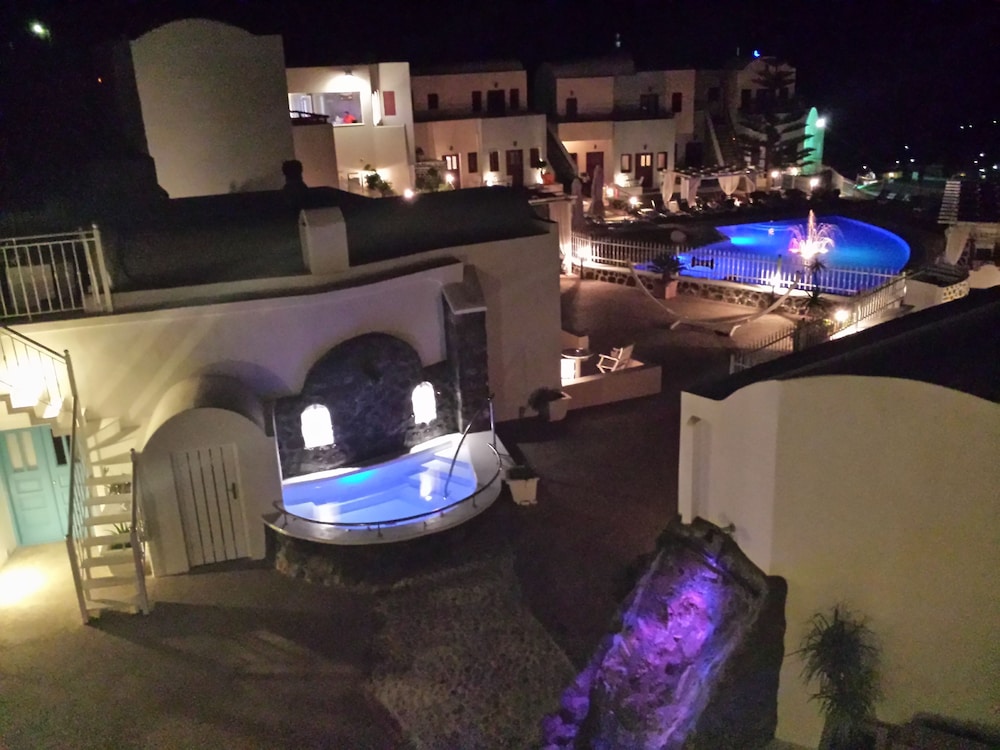 Dream Island Hotel 25/50