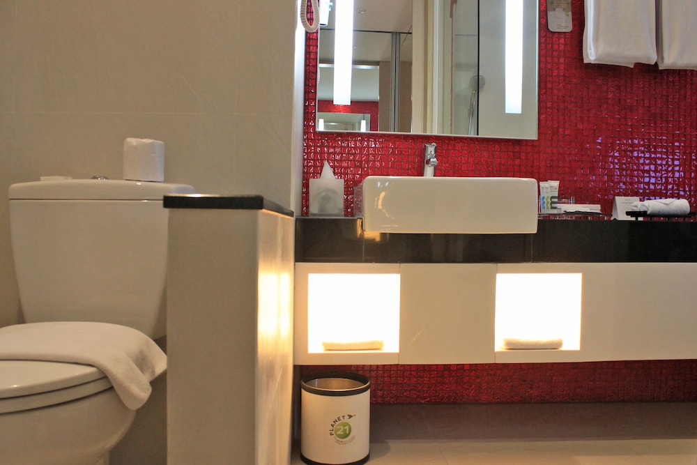 MERCURE JAKARTA SIMATUPANG 20/72