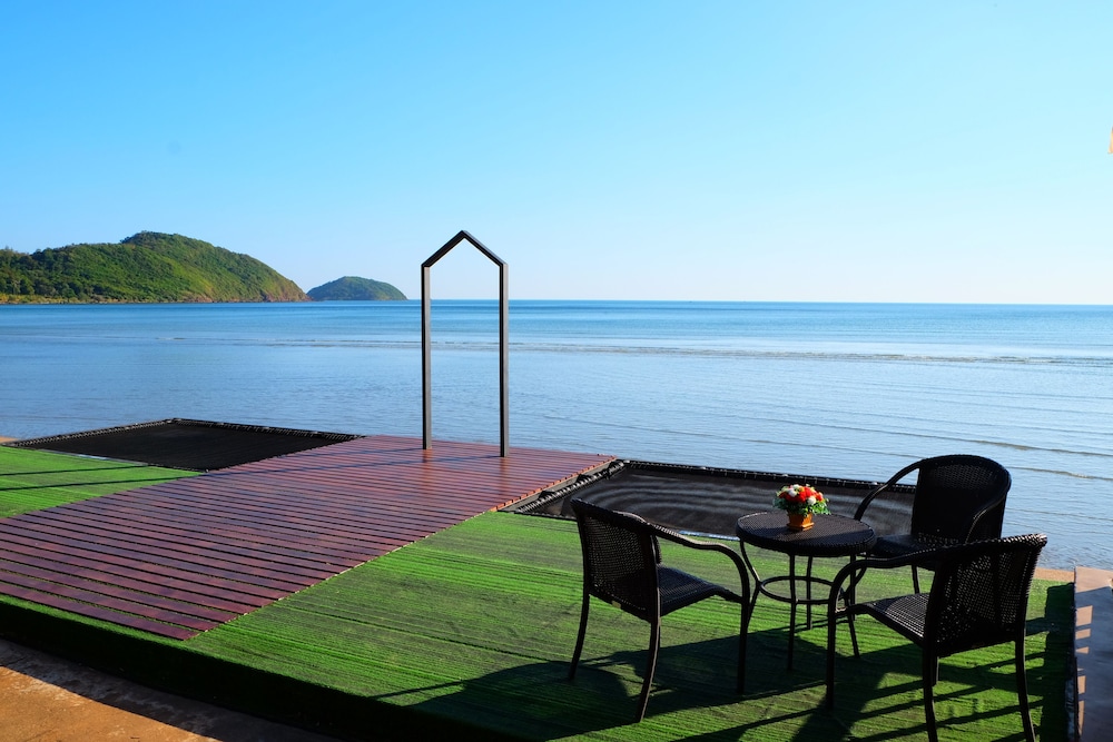 New Travel Beach Resort 36/68