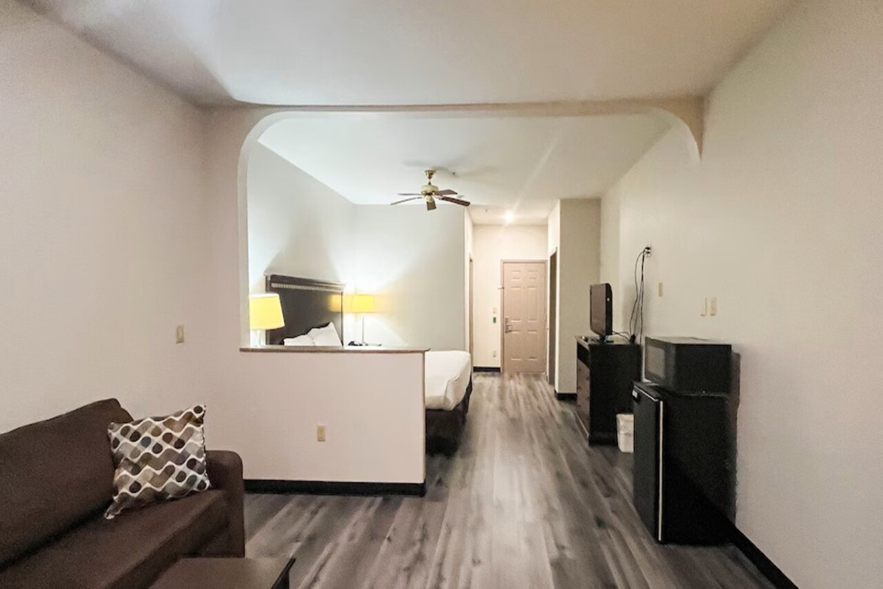 Studio6 Suites Houston TX Spring 16/22