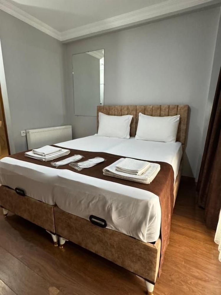 Tavra Hotel 12/34