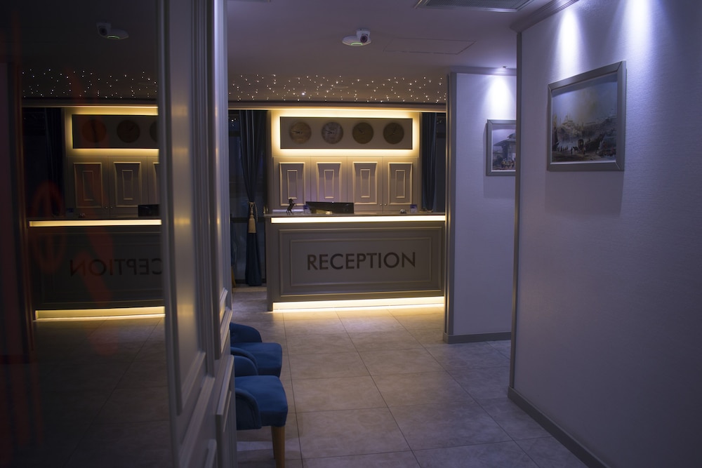 Mayer Hotel 8/48