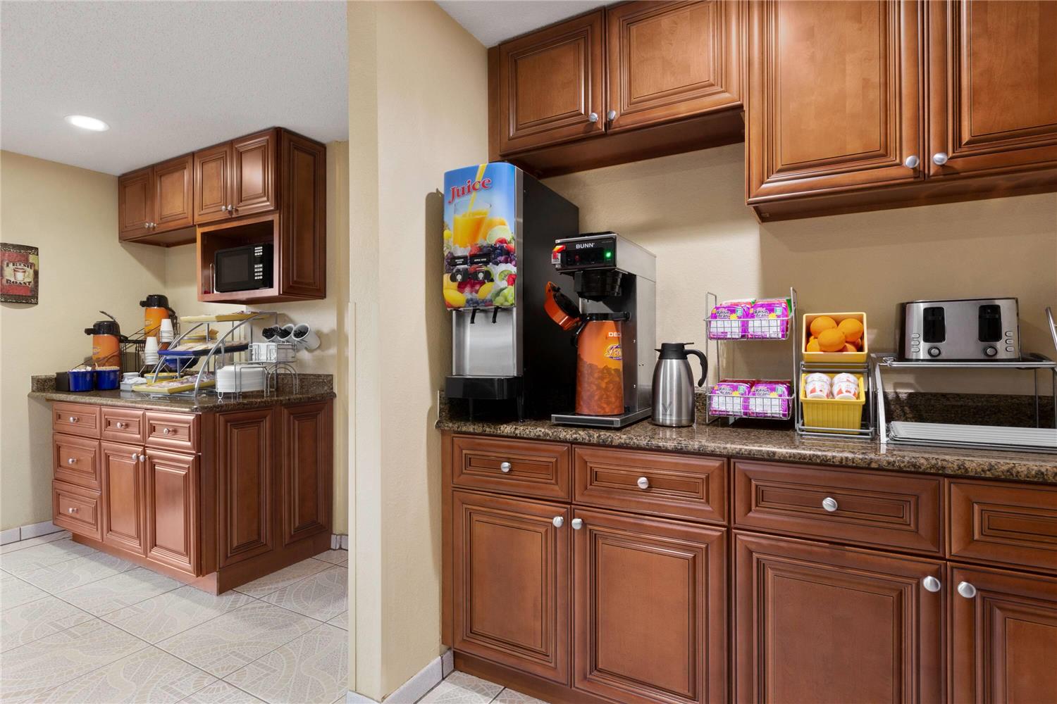 Days Inn by Wyndham Orange Park/Jacksonville 10/18