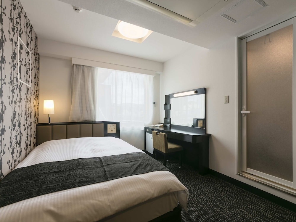 ROOM, DOUBLE BED