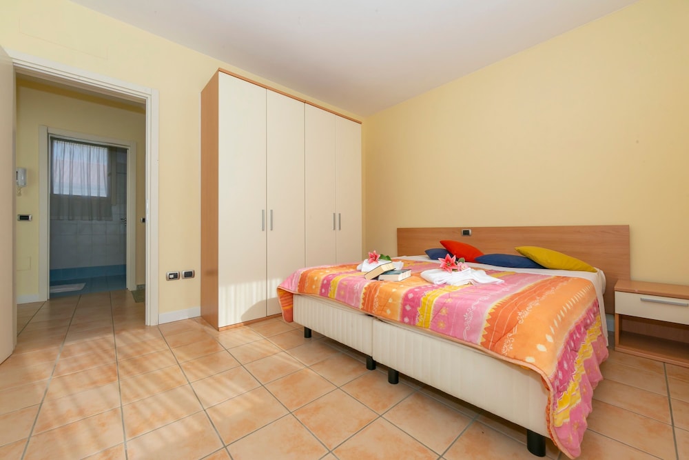 RESIDENZA PORTO LETIZIA 35/50