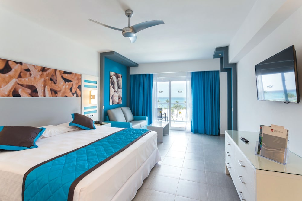 TYPE E, DOUBLE BED, PARTIAL OCEAN VIEW