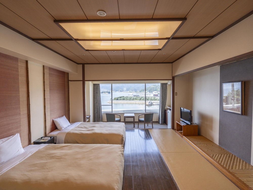 BAY RESORT HOTEL SHODOSHIMA 23/68