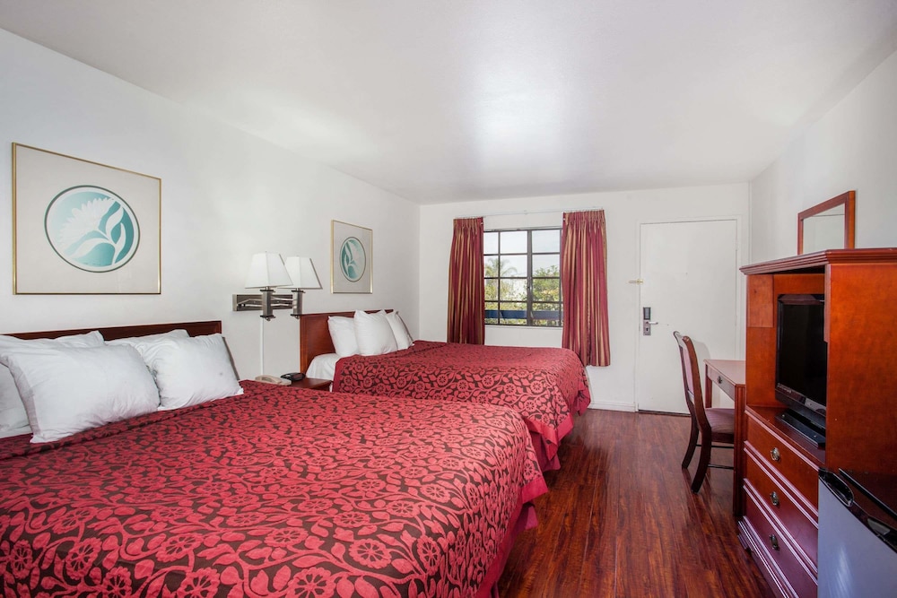 Days Inn By Wyndham Orange Anaheim 5/20