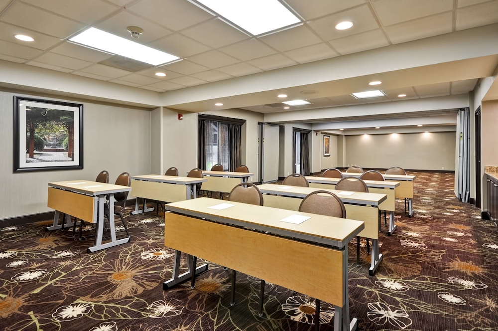 Hampton Inn & Suites Memphis East Germantown Area 42/53