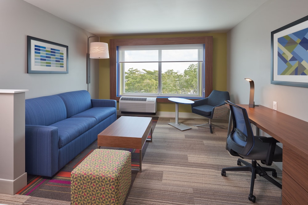 Holiday Inn Express Doral Miami 37/56