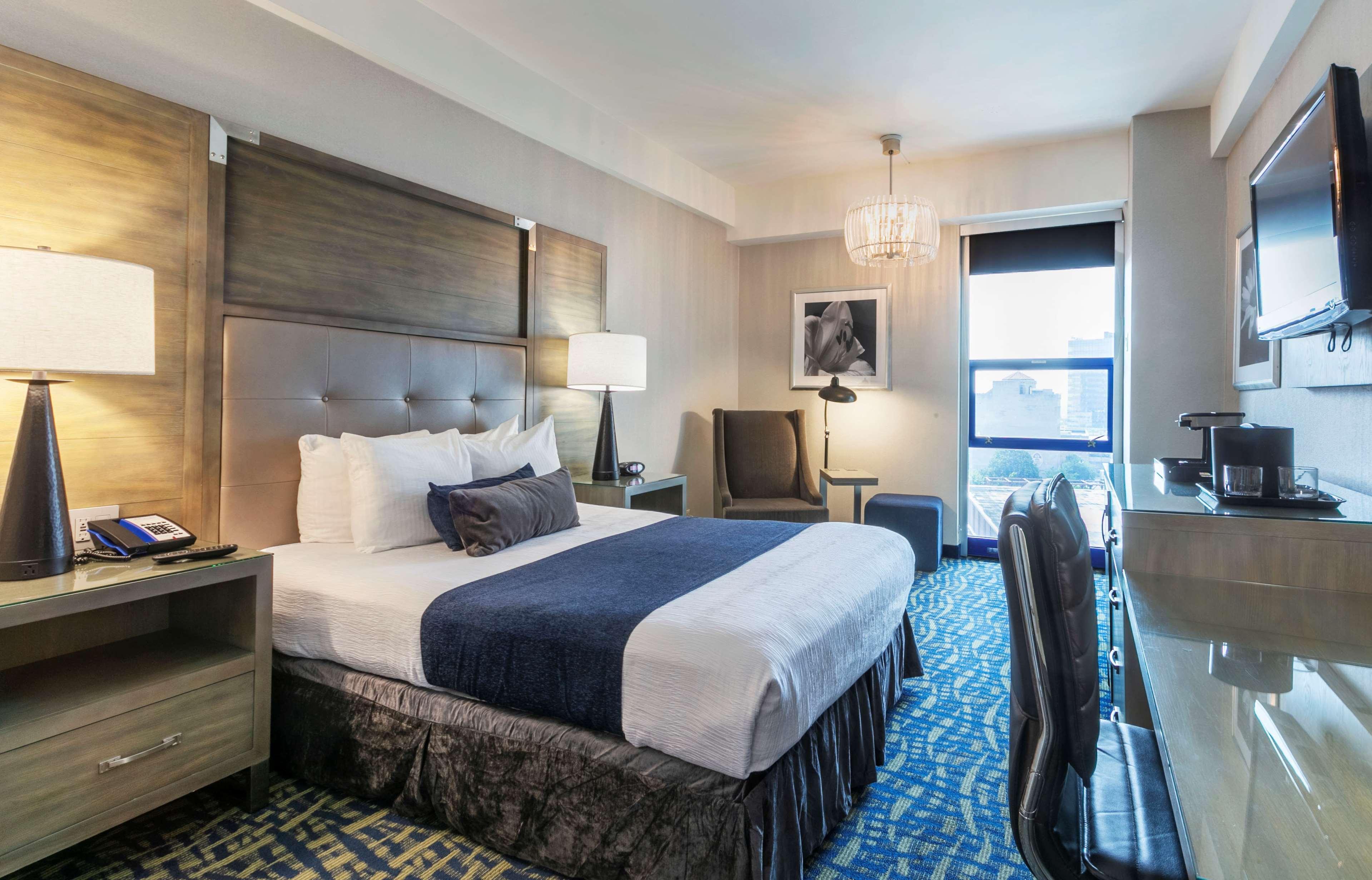Room, Queen Bed
