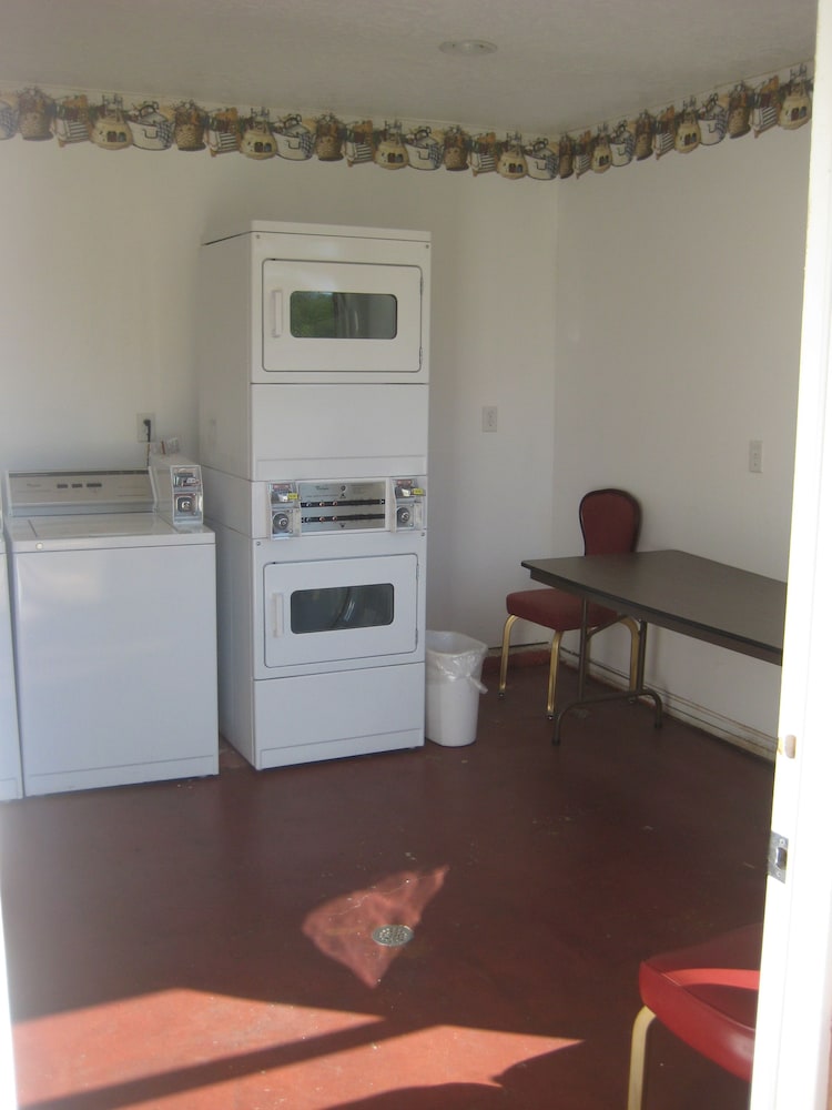 Bumbleberry Inn 53/67