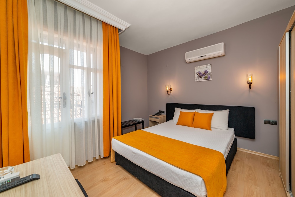STANDARD, DOUBLE BED, CITY VIEW
