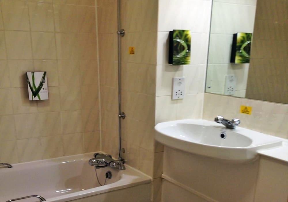 Casa Mere Manchester Airport Knutsford Sure Collection by BW 5/16
