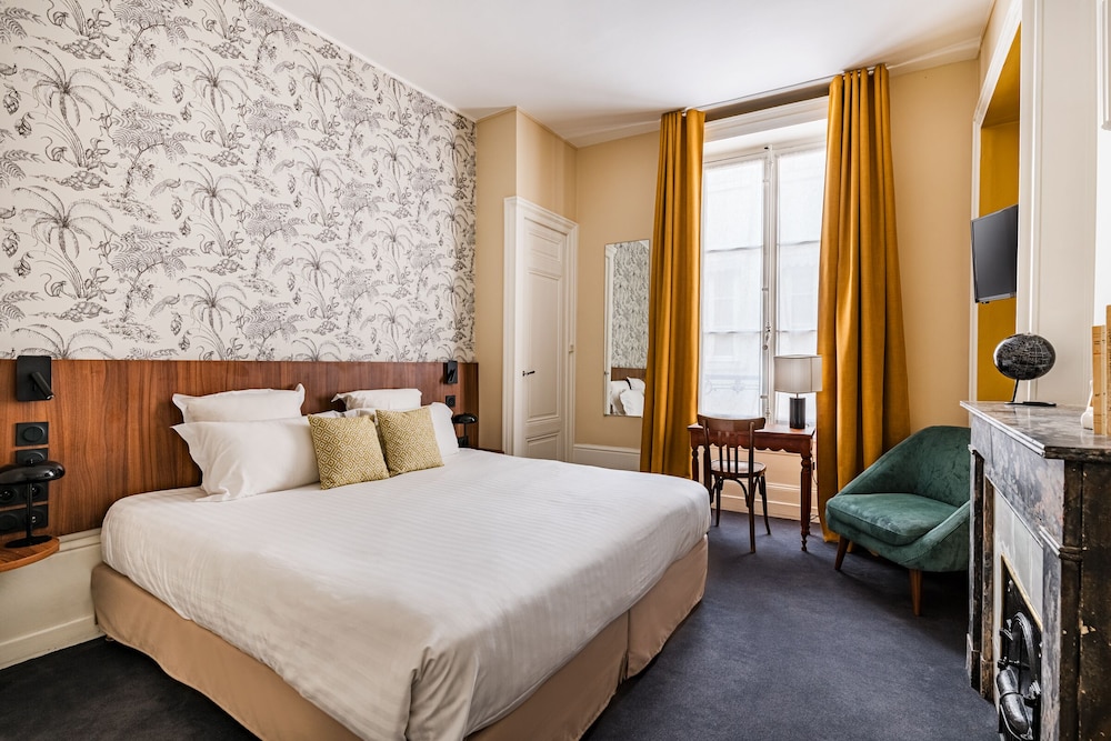 SUPERIOR, DOUBLE OR TWIN BED