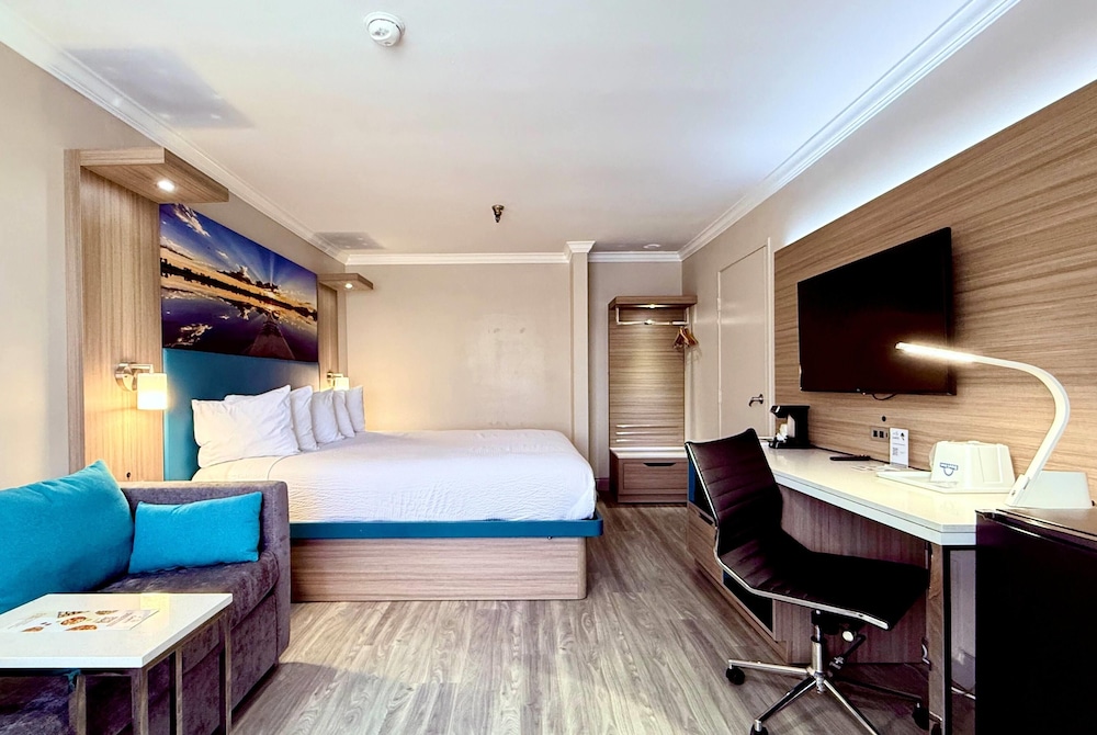 غرفة بسرير كينج مع أريكة لذوي الإعاقة، Days Inn By Wyndham Los Angeles Lax Redondo Manhattan Beach 5/10