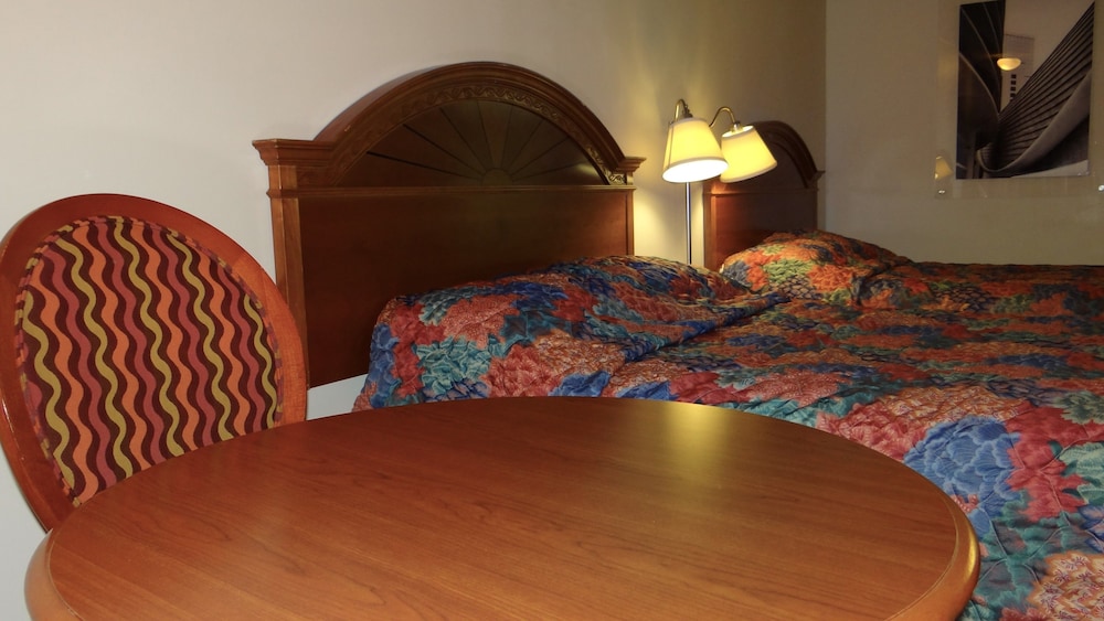 Bayshore Inn 24/40