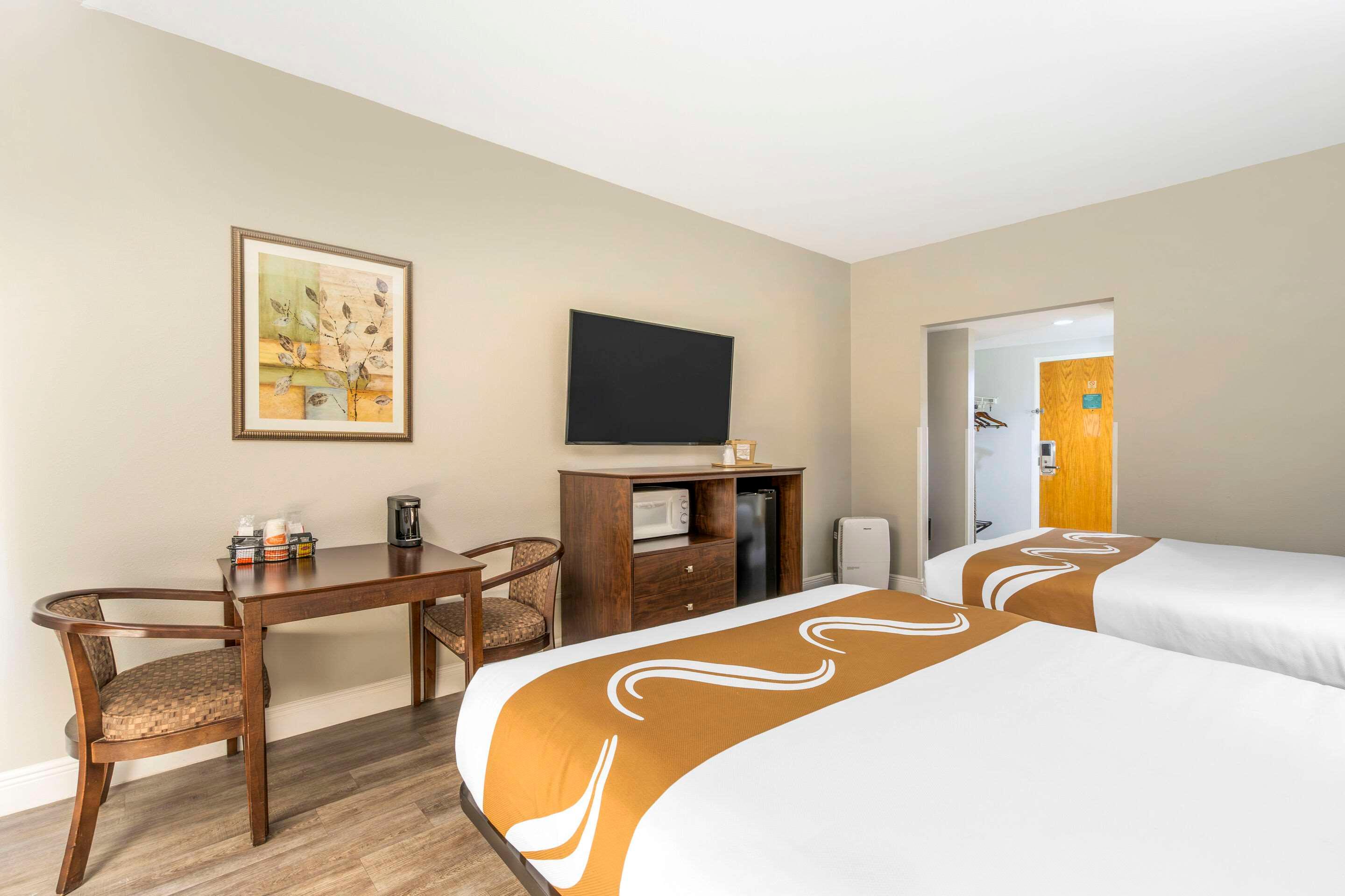 غرفة بسرير كوين، Quality Inn Conference Center At Citrus Hills 3/4